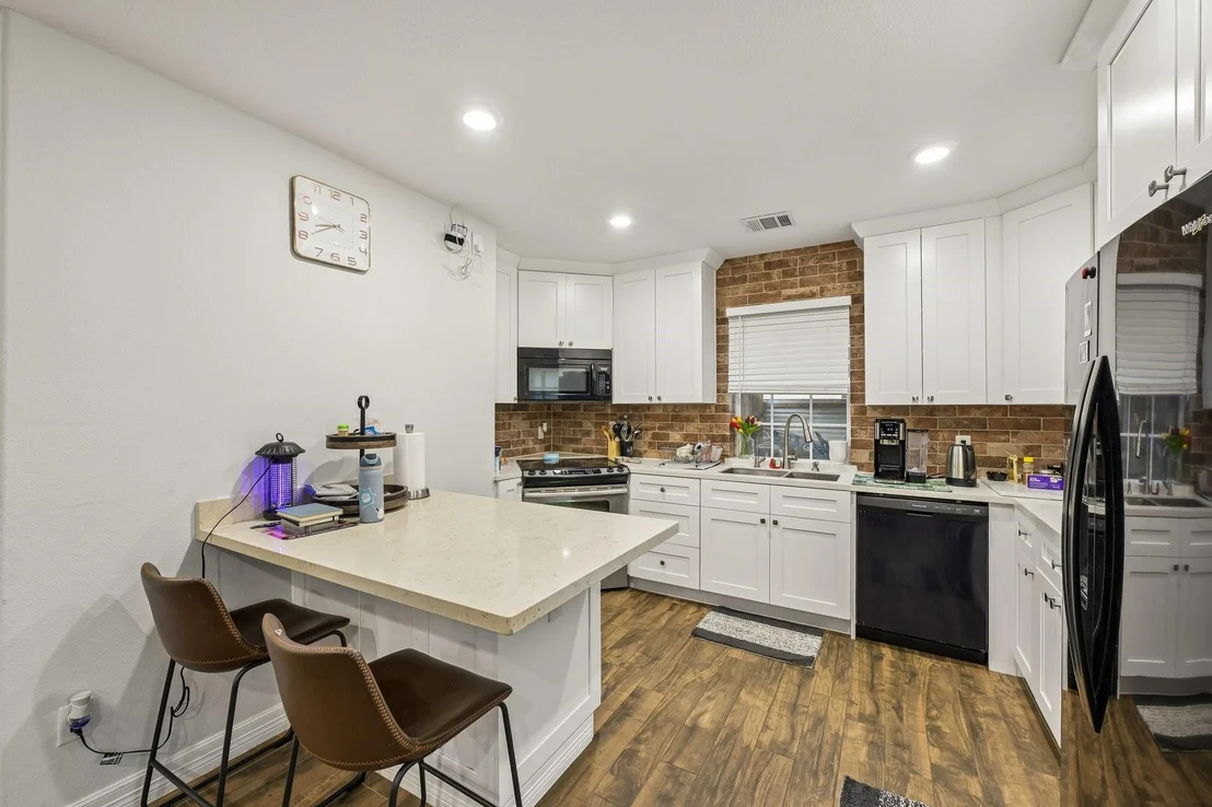 Photo of 33135 Willow Bend Road