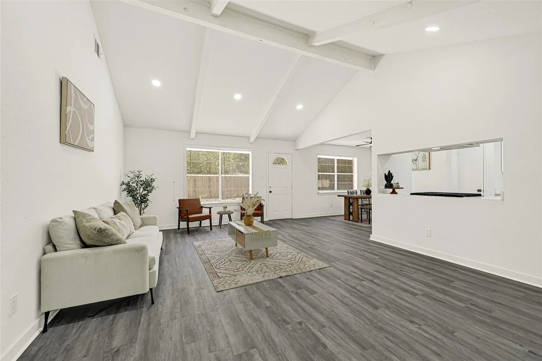 Photo of 1123 Fallbrook Drive