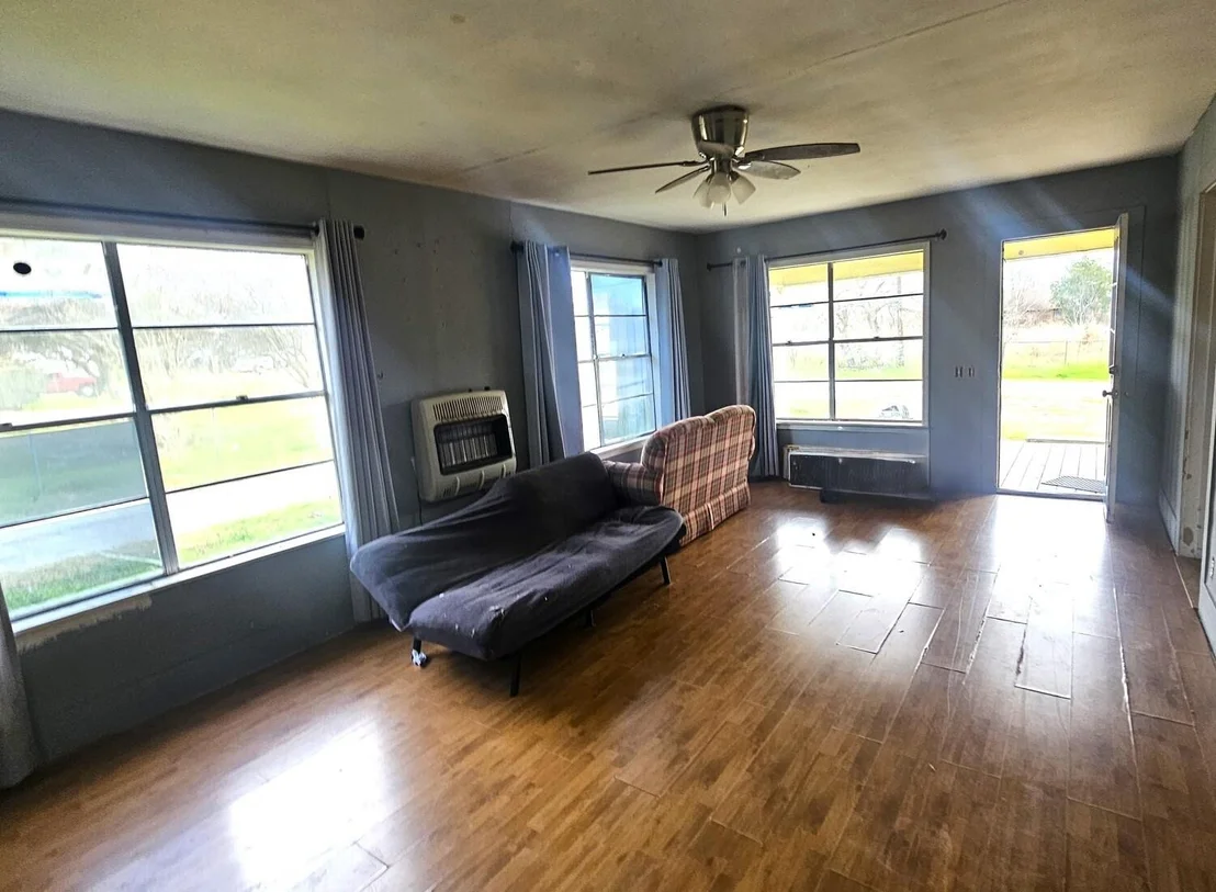 Photo of 302 Southern Oaks Drive