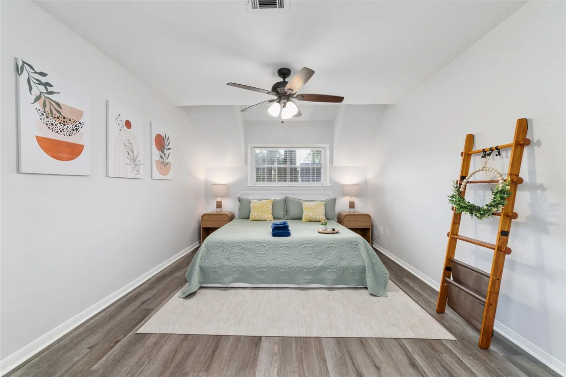 Photo of 563 Landfall Ln