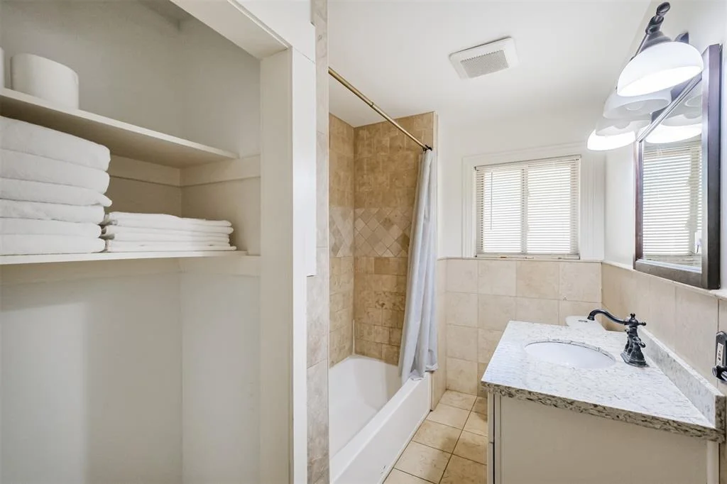 Photo of 5931 Reamer Street