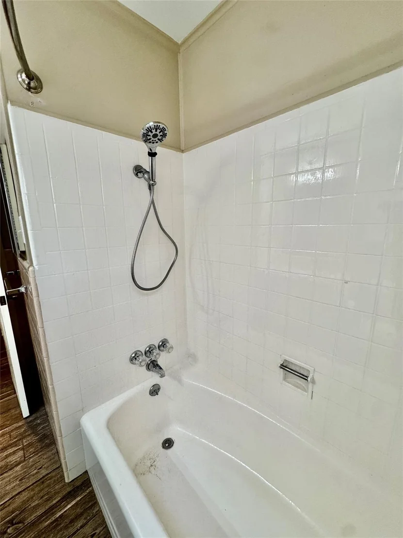 Photo of 5050 Swallow Drive