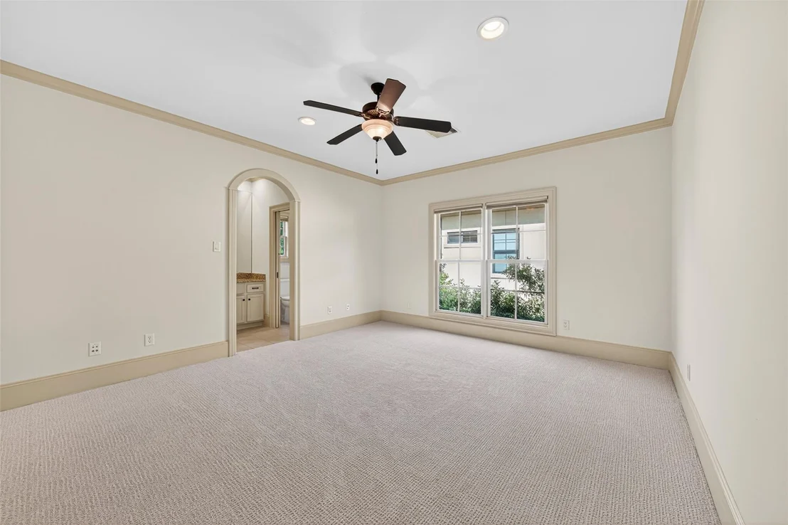 Photo of 2400 Avalon Place