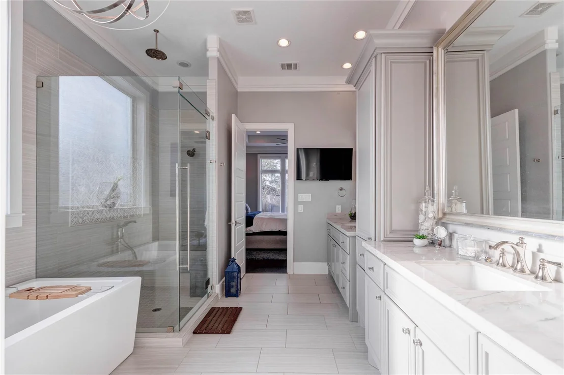 Photo of 2111 Saxon Drive