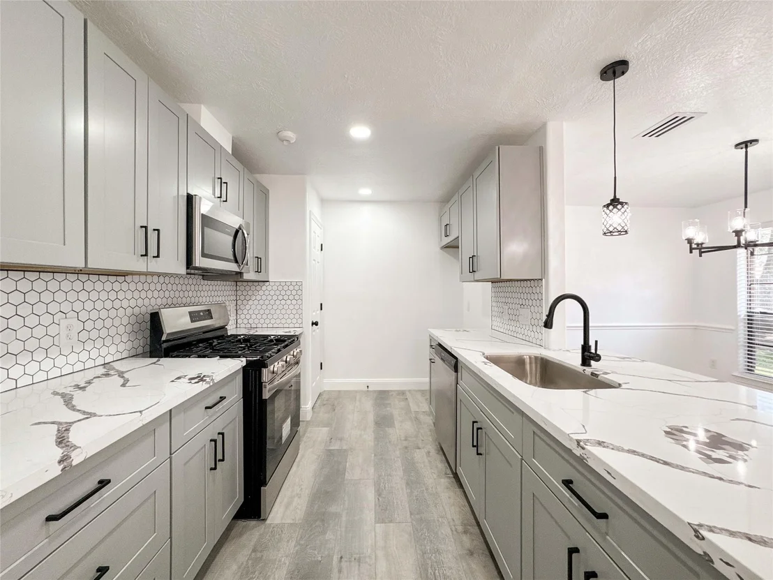 Photo of 406 Bluebird Lane