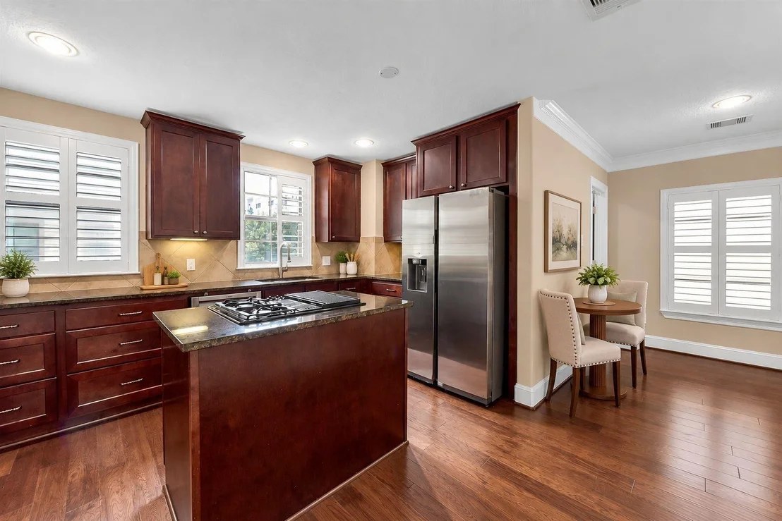 Photo of 905 Garden Oaks Trace
