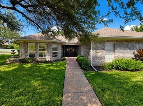 Photo of 415 Oak Crest