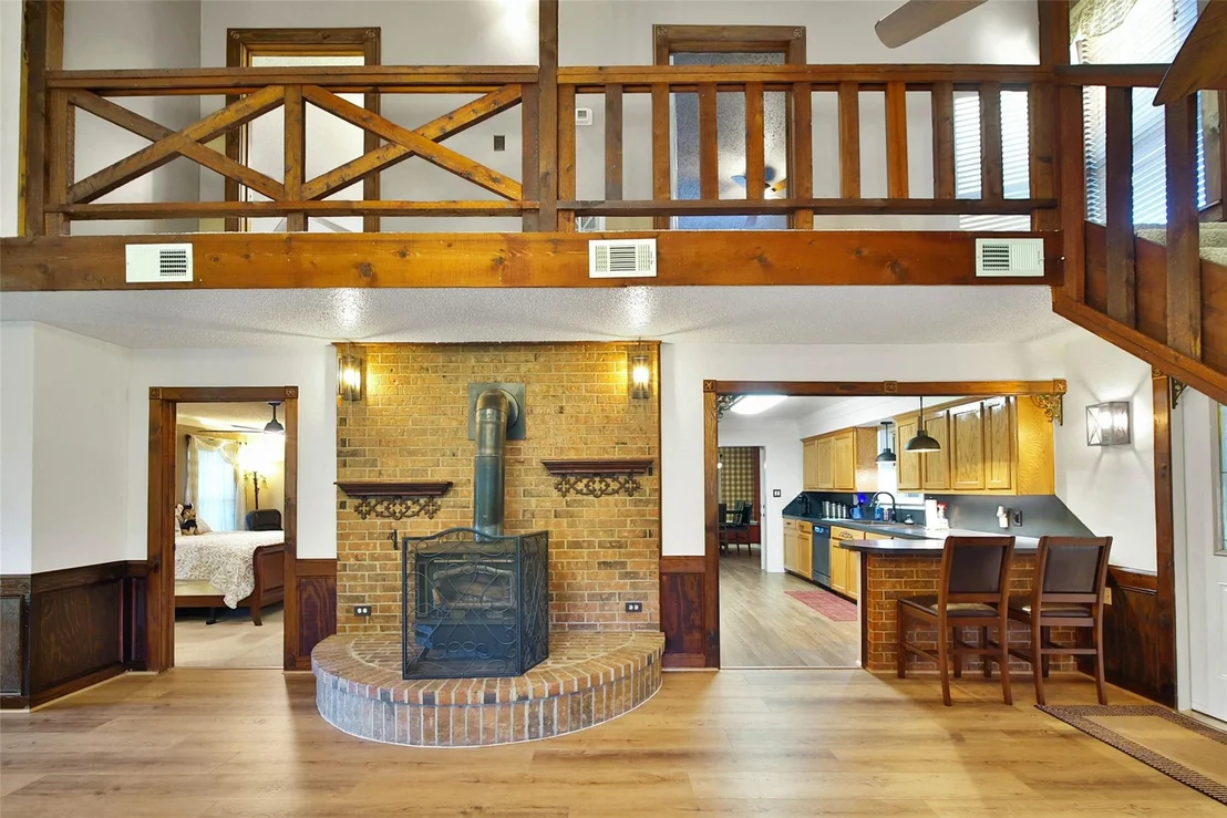 Photo of 360 Hollyglenn Street