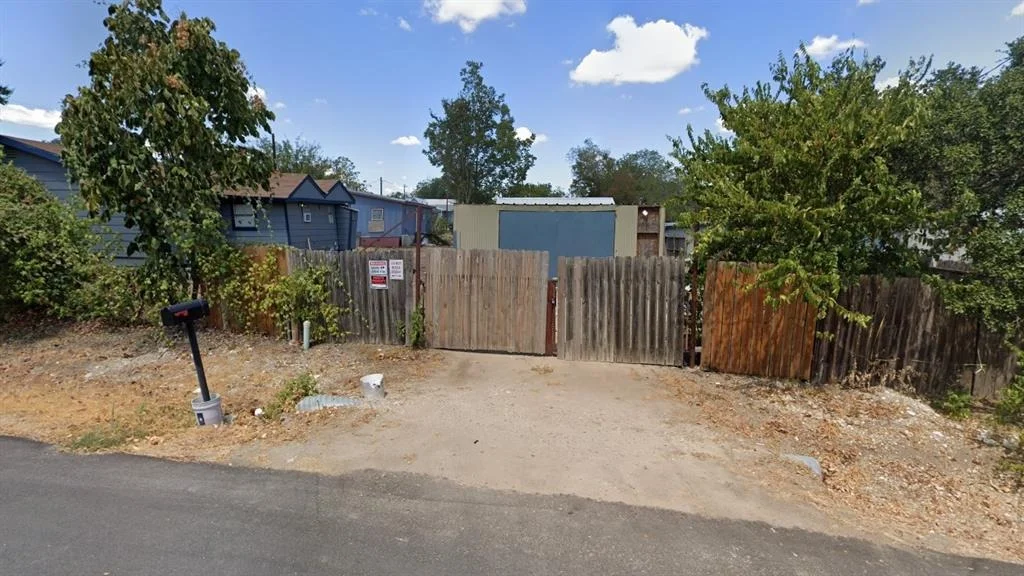 Photo of 320 W Thiele Street