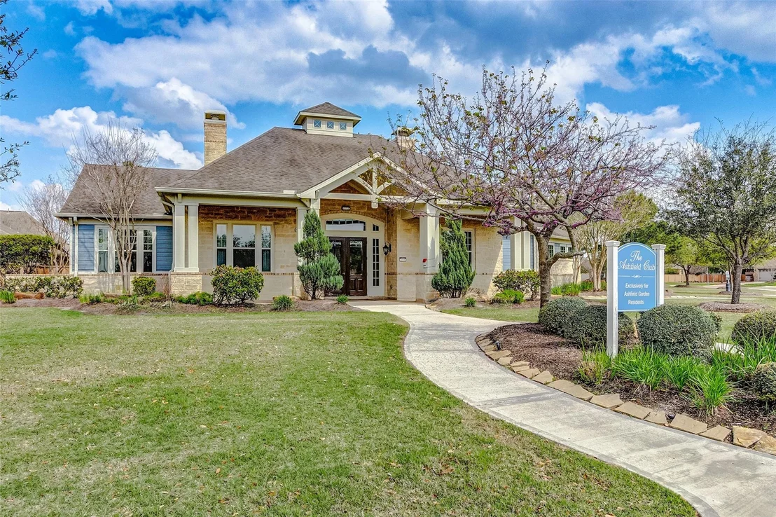 Photo of 4443 Calvet Forest Drive