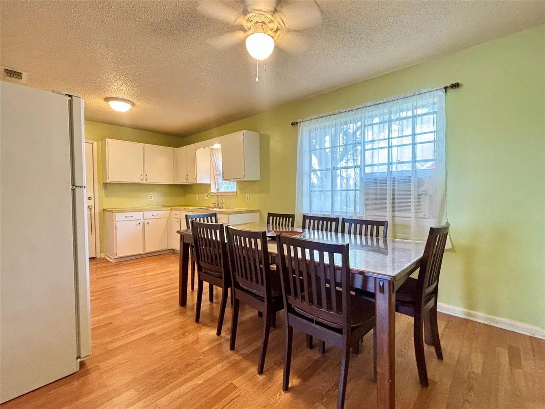 Photo of 1615 Meadowview Drive