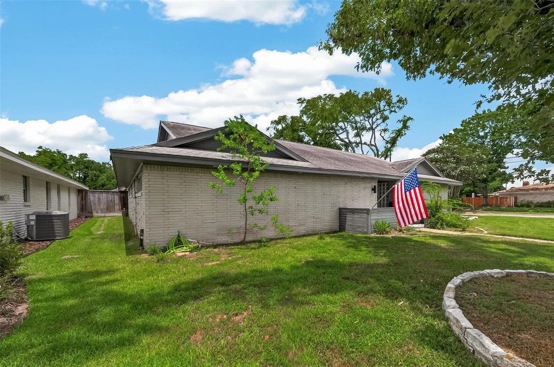 Photo of 1703 Droxford Drive
