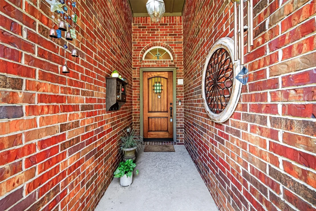 Photo of 19639 Mills Glen Drive