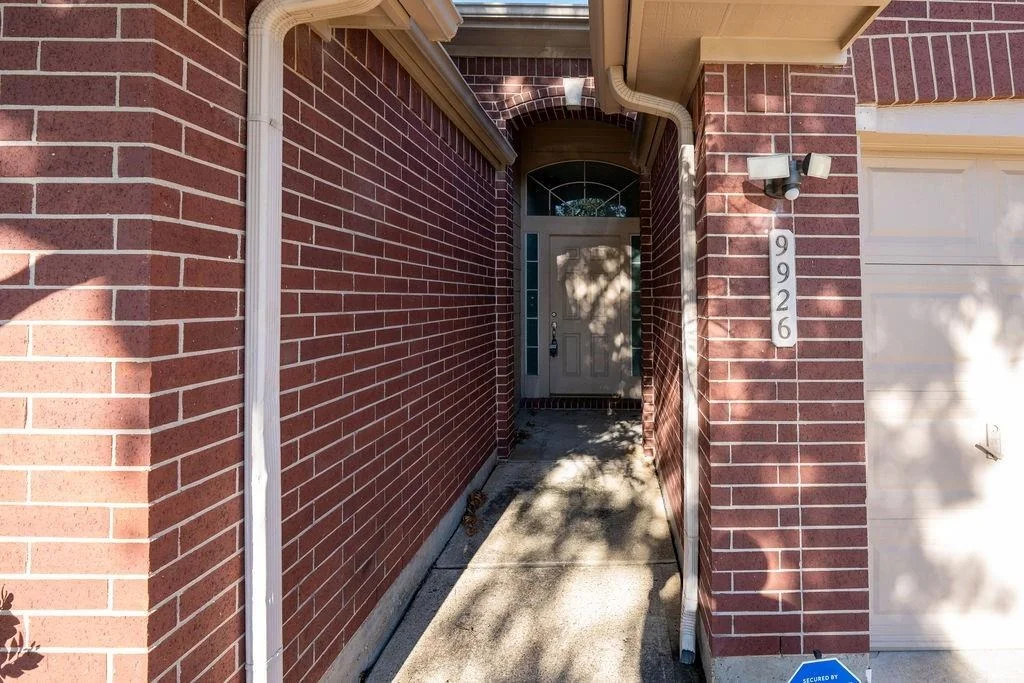 Photo of 9926 Goldenglade Drive
