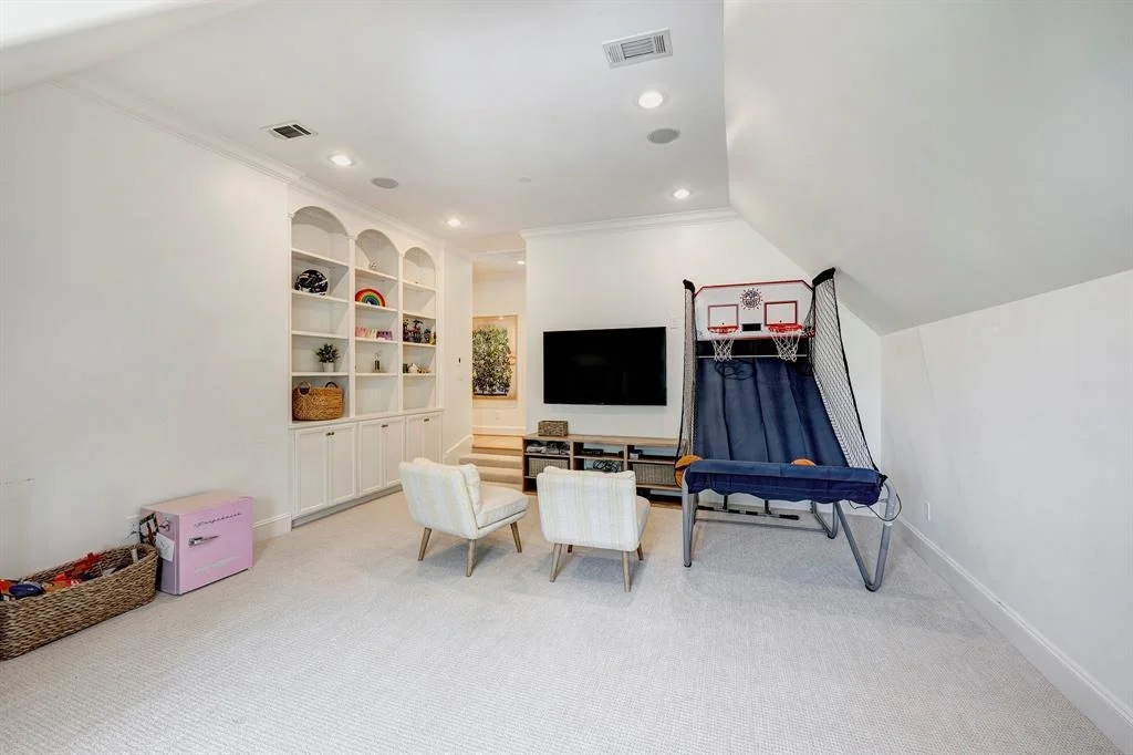 Photo of 6206 Del Monte Drive