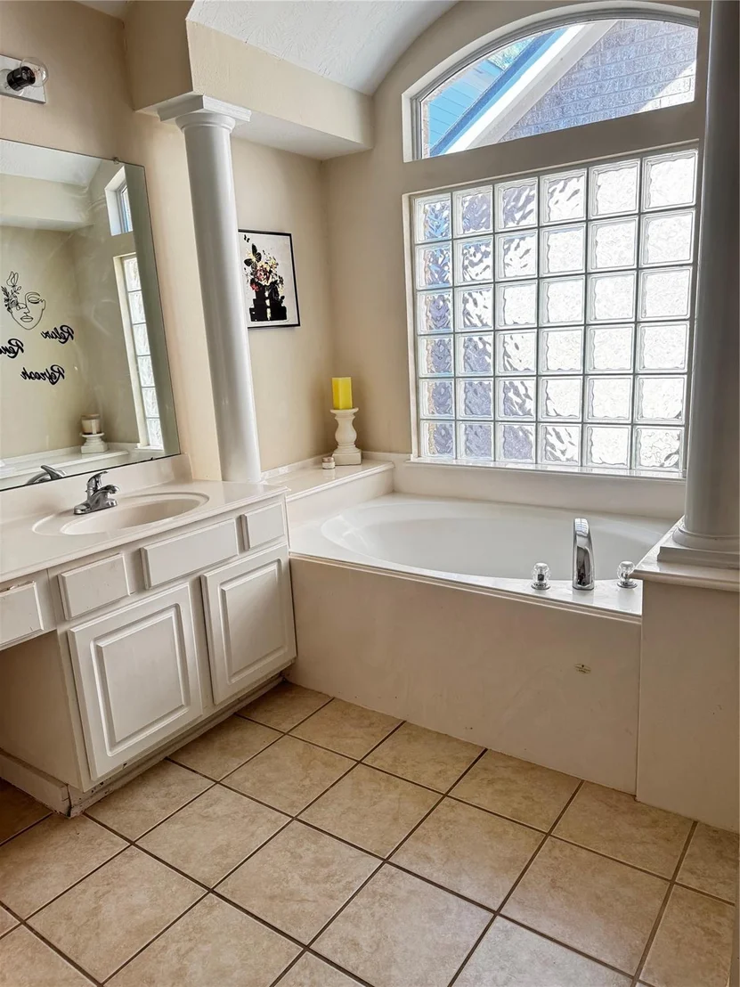 Photo of 1234 Blue Leaf Drive