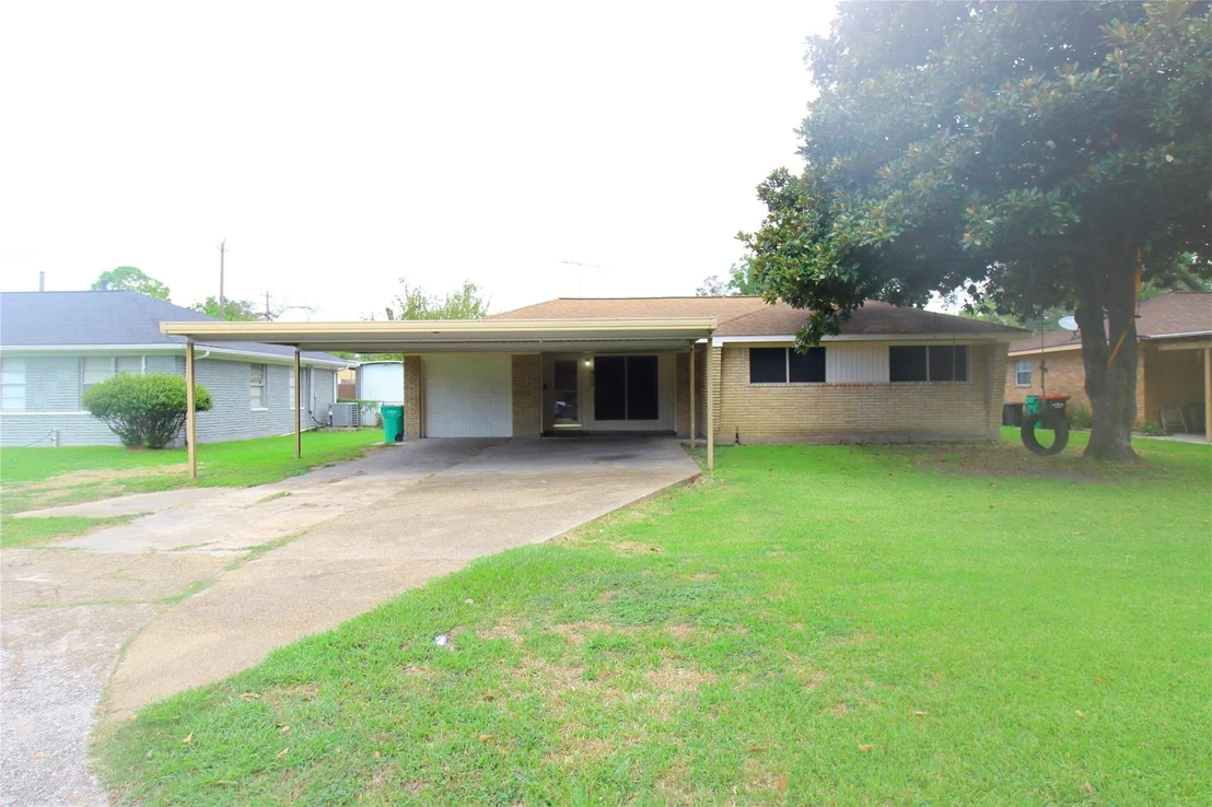 Photo of 402 Chandler Drive