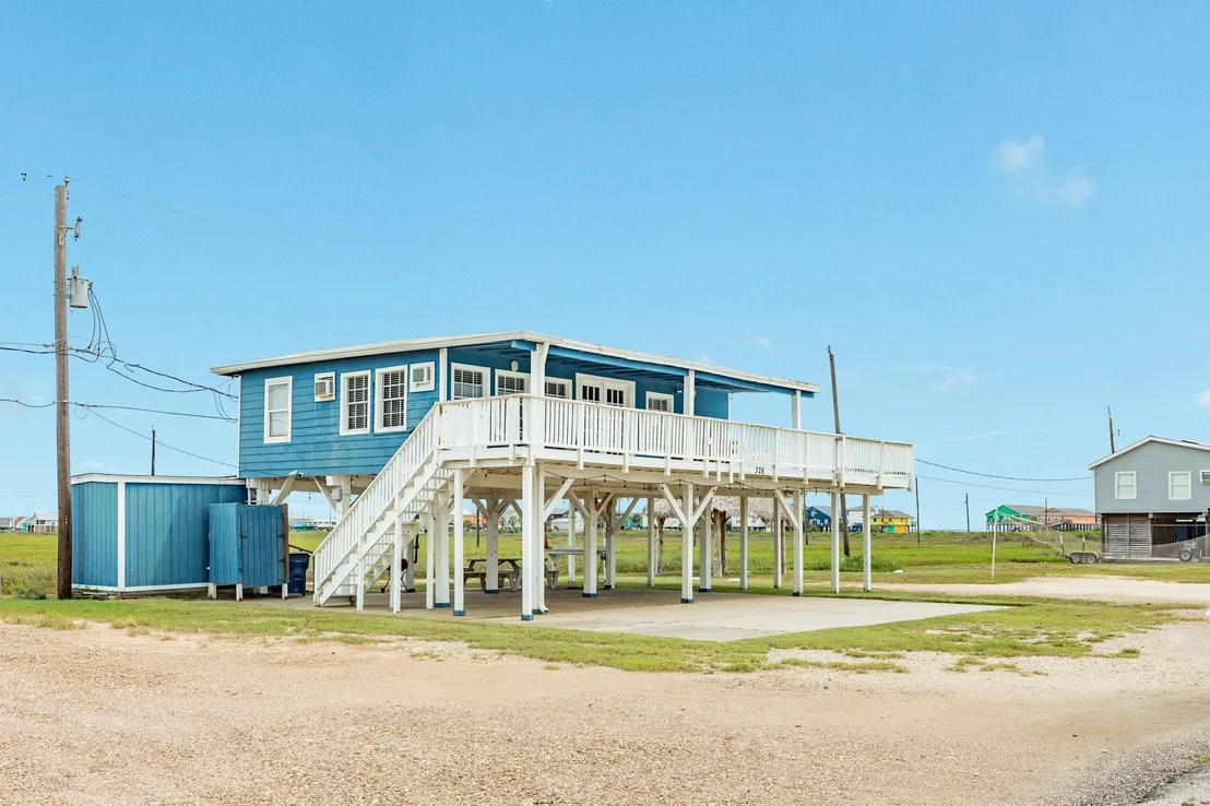 Photo of 326 Bay Avenue