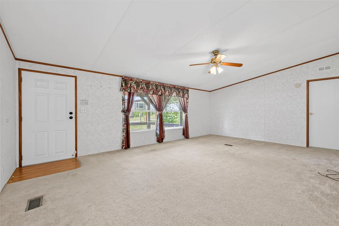 Photo of 121 E Oak Shadows