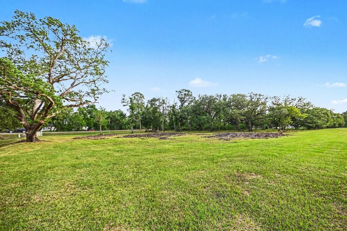 Photo of 375 Thousand Oaks Drive
