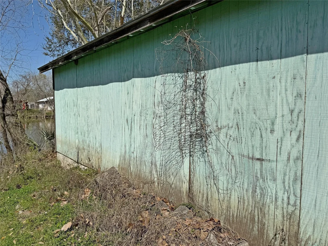 Photo of 585 River Oaks Drive