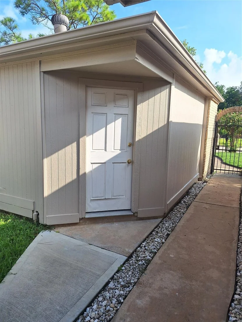 Photo of 4030 Knoll Glen Drive
