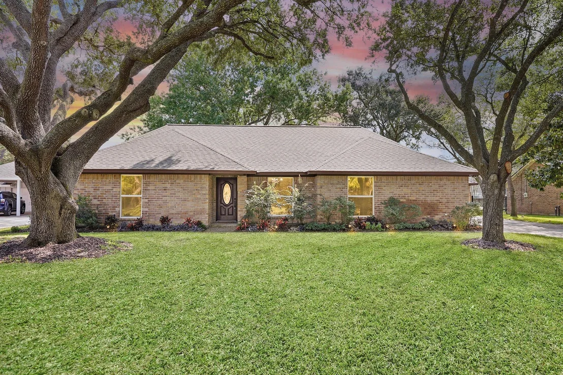 Photo of 2826 E Elm Circle