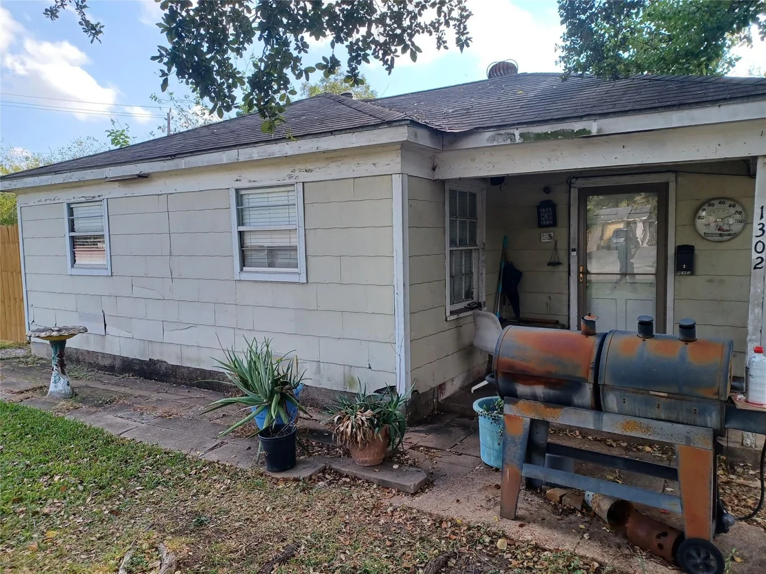 Photo of 1302 Thomas Avenue