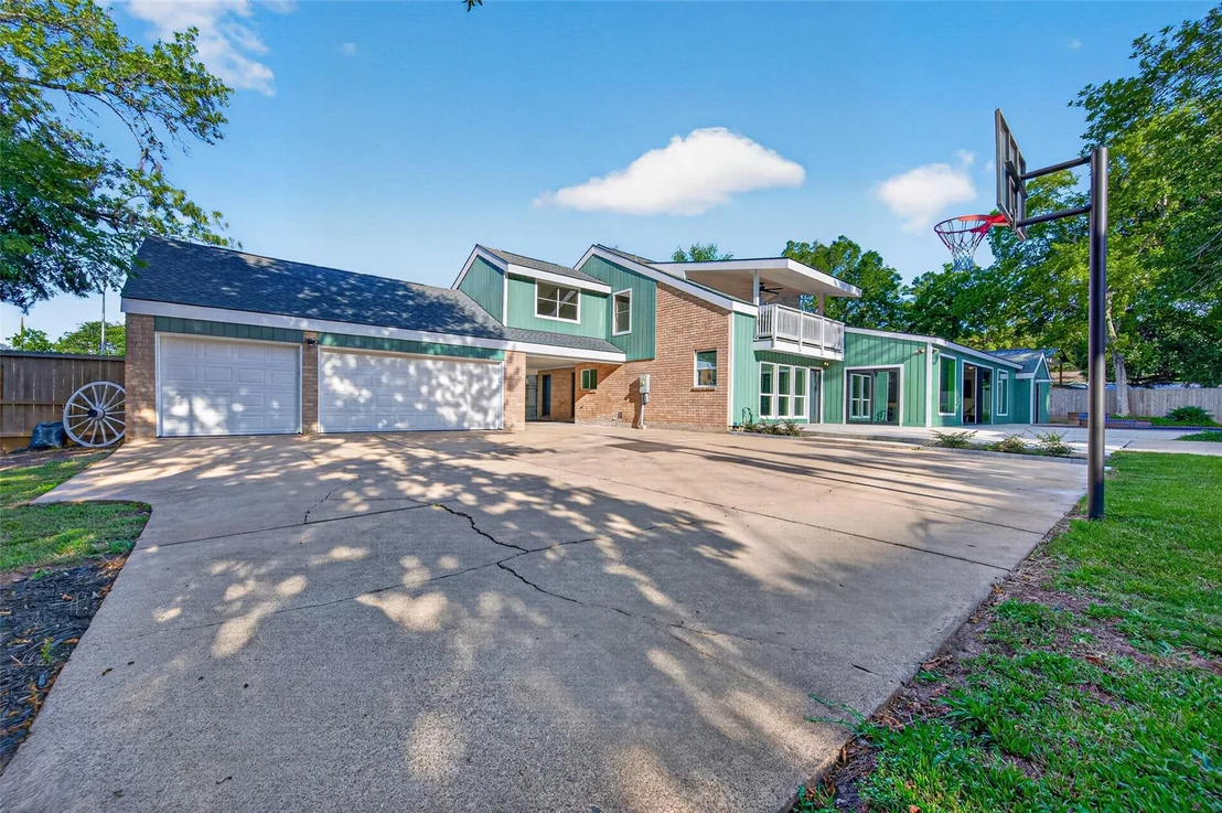 Photo of 1202 Briar Bayou Drive