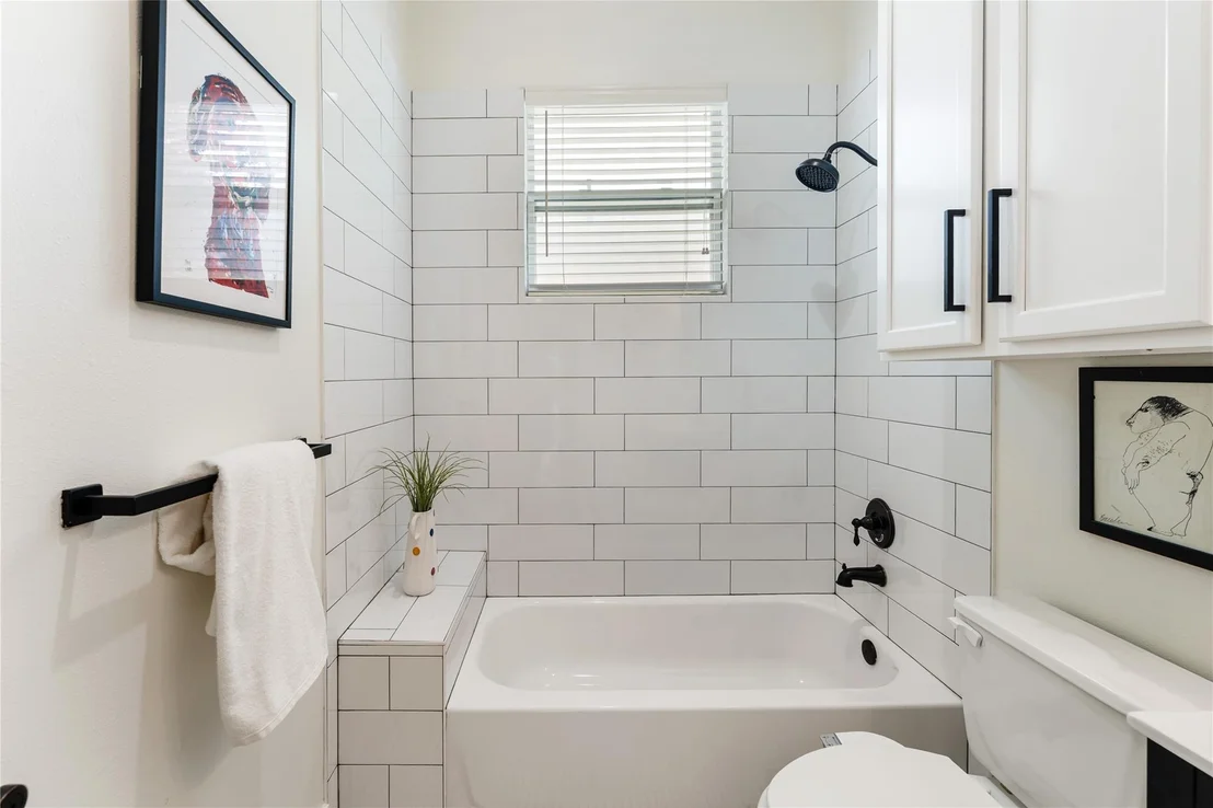 Photo of 415 W 8th Street