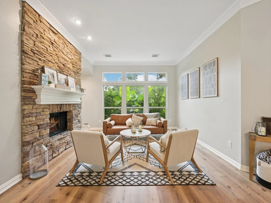 Photo of 2037 Lakeside Drive
