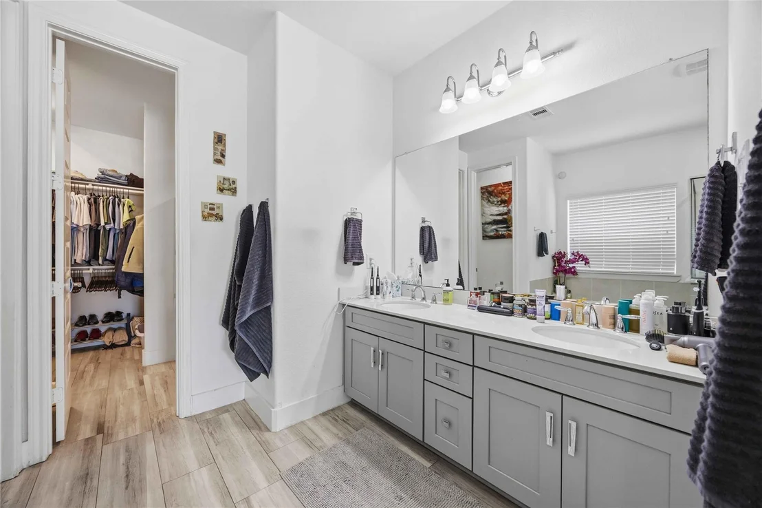 Photo of 2826 Walnut Crest Drive