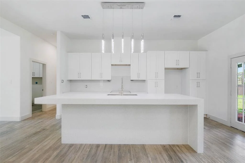 Photo of 2291 Riverside Drive