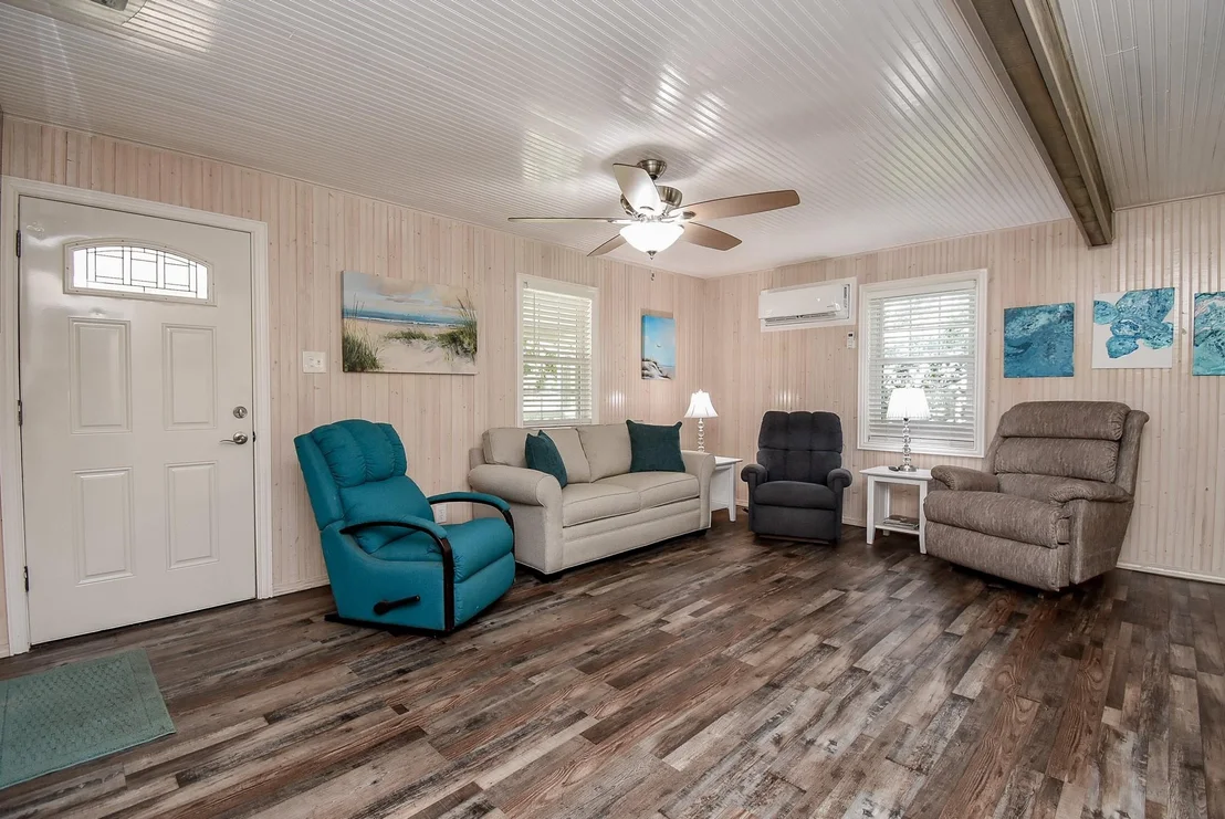 Photo of 1678 Bayview Drive