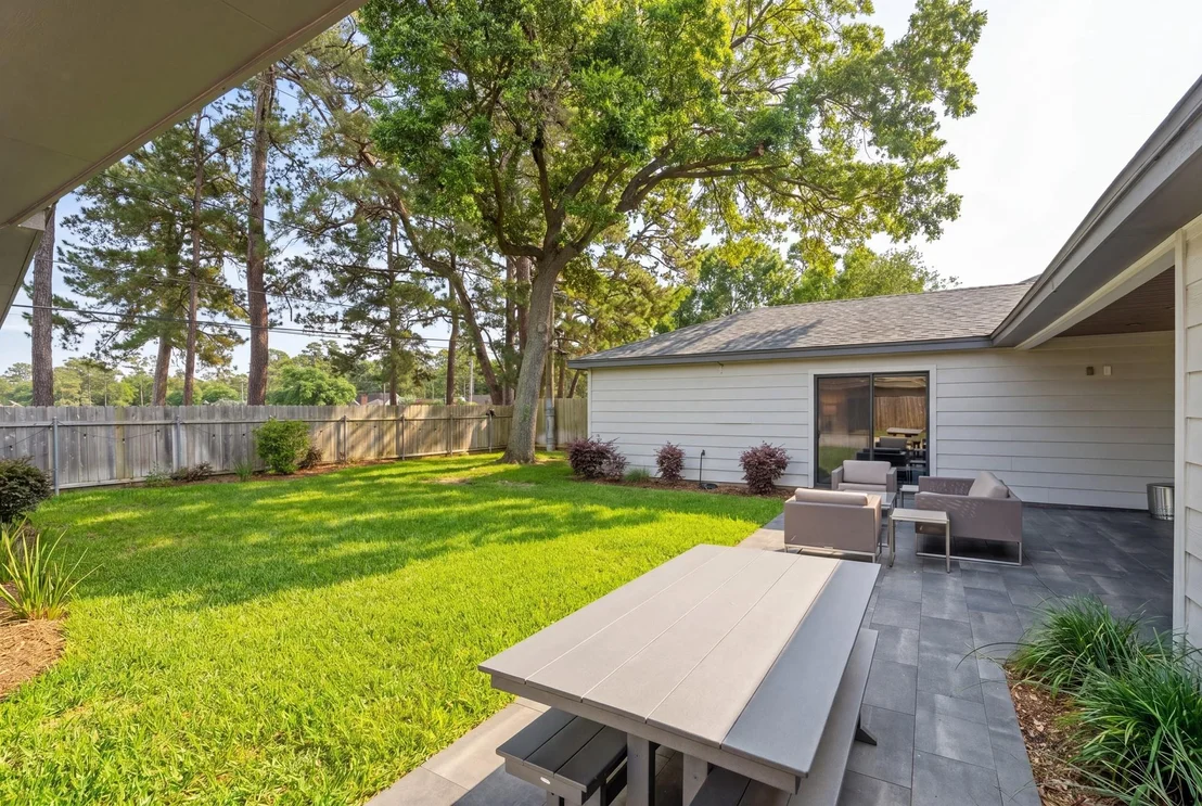 Photo of 842 W Forest Drive