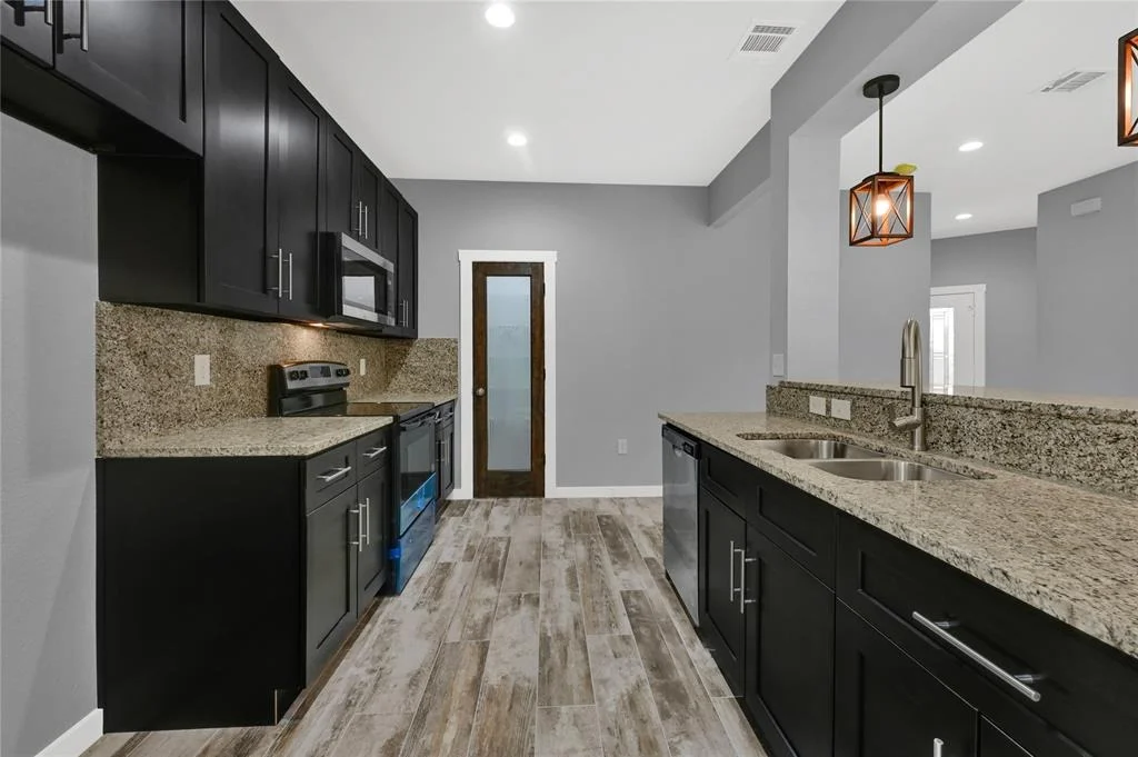 Photo of 16682 Meadowcroft