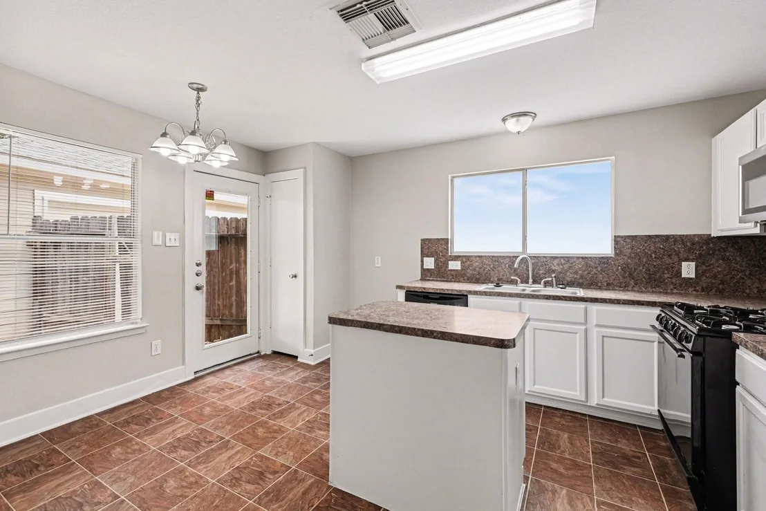 Photo of 817 Dragonfly Drive