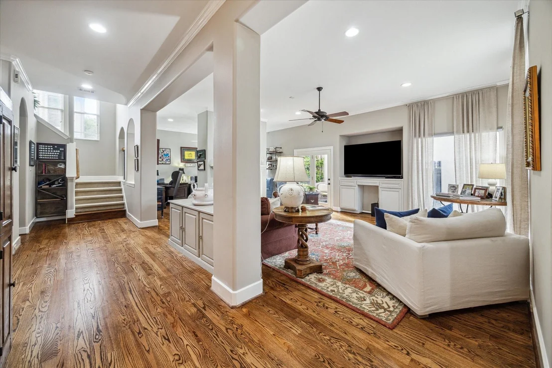 Photo of 2727 Stuart Manor