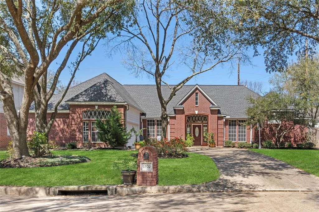 Photo of 5702 Summerfield Lane