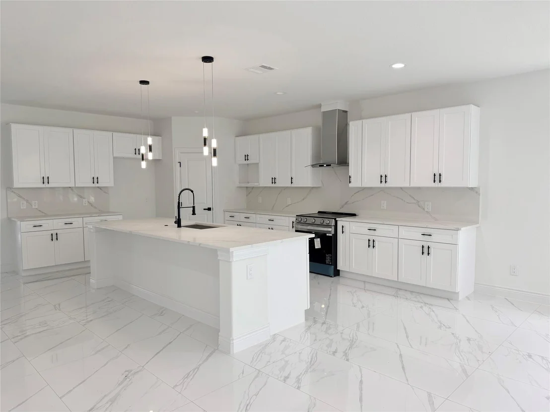 Photo of 1185 Road 5203