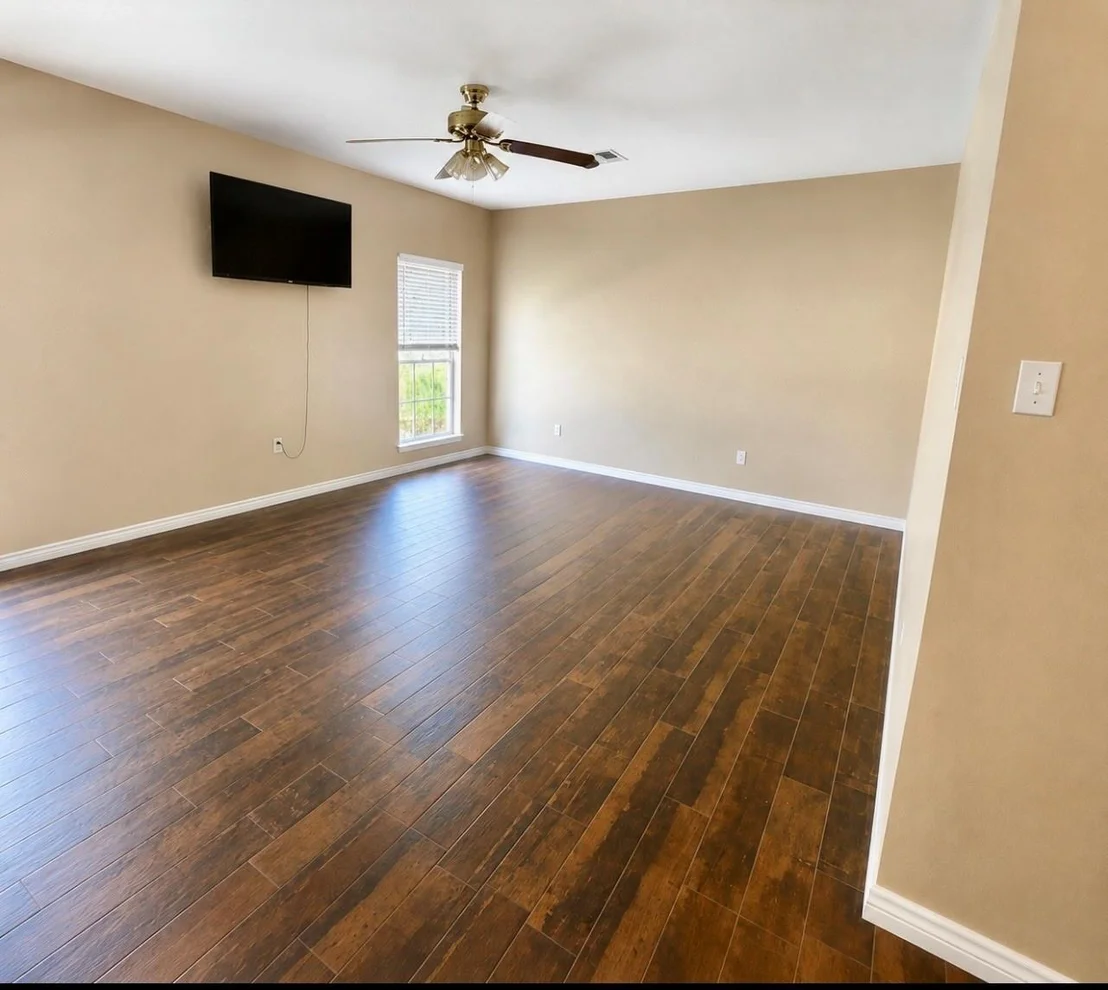 Photo of 415 Oak Crest