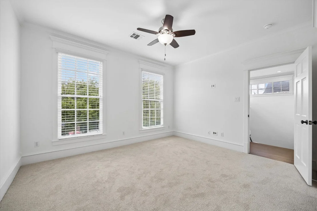 Photo of 705 W 9th Street