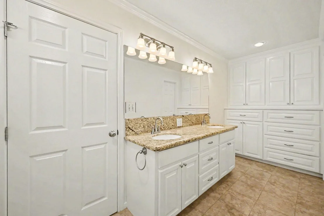 Photo of 26222 Oakhurst Drive