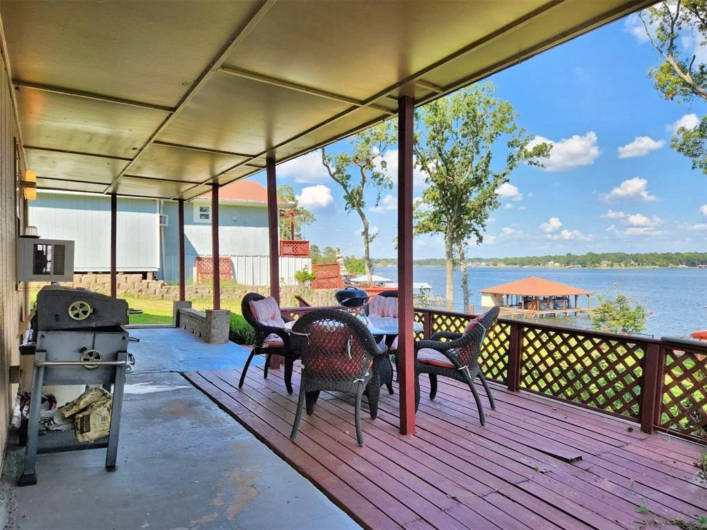 Photo of 23083 Lakeside Drive