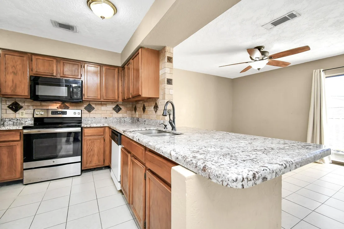 Photo of Unit 250D at 2501 Gulf Freeway