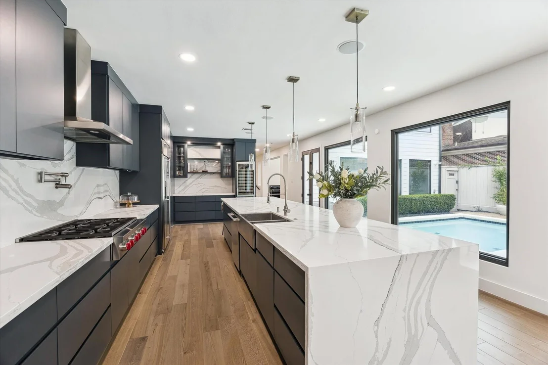 Photo of 6348 Vanderbilt Street