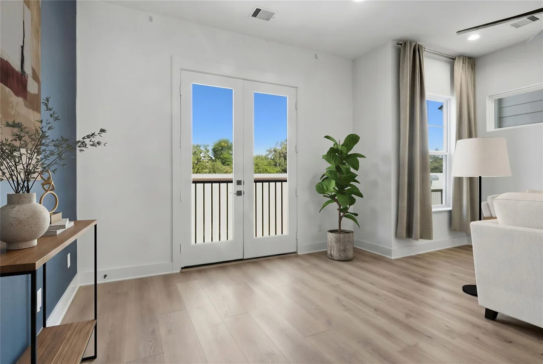 Photo of 2806 Versailles Oak Lane