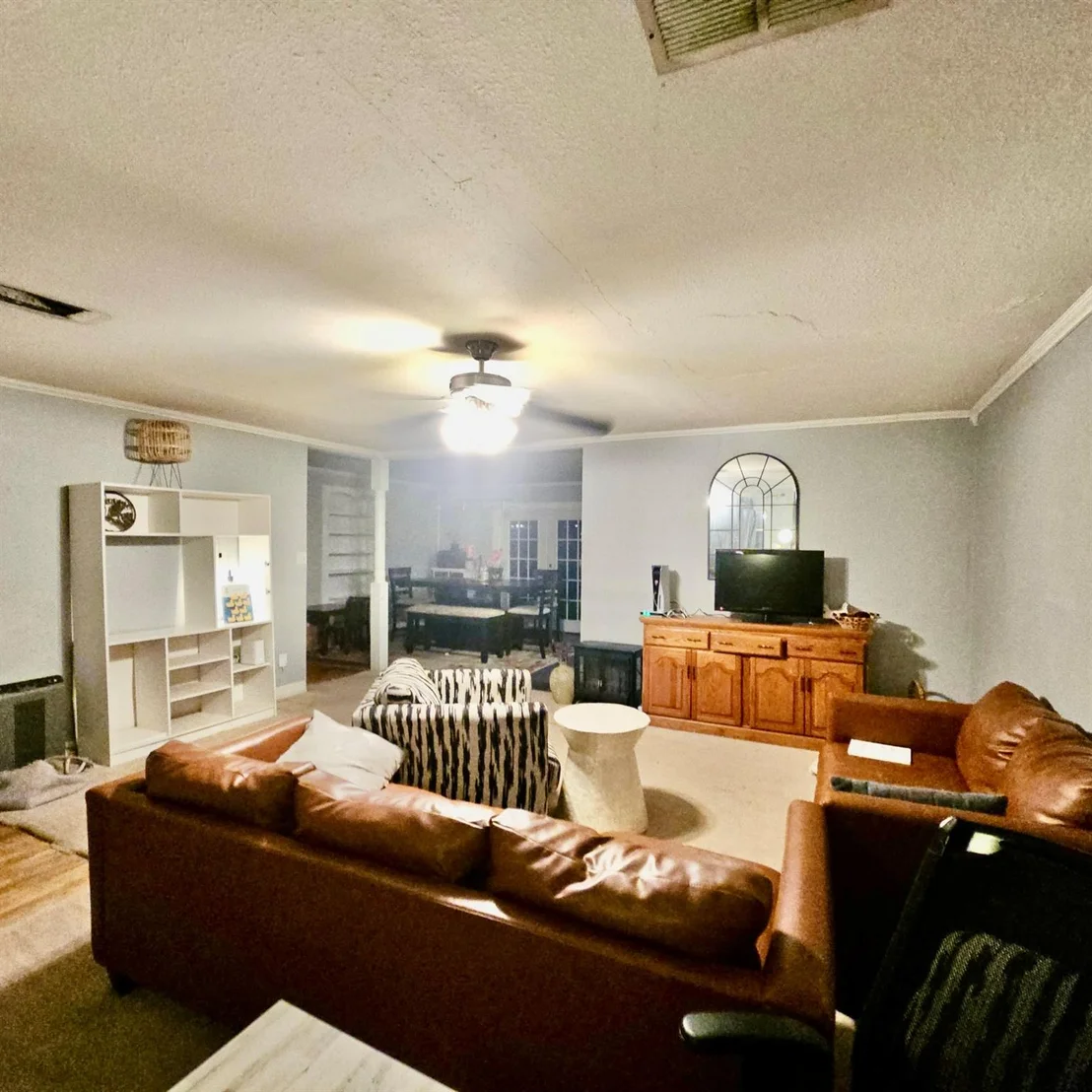 Photo of 1312 Byron Avenue