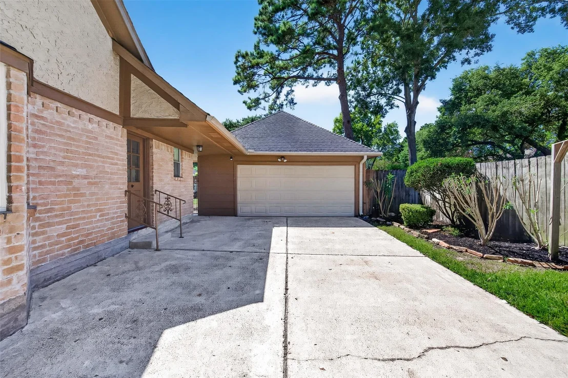 Photo of 20011 Pinehurst Bend Drive