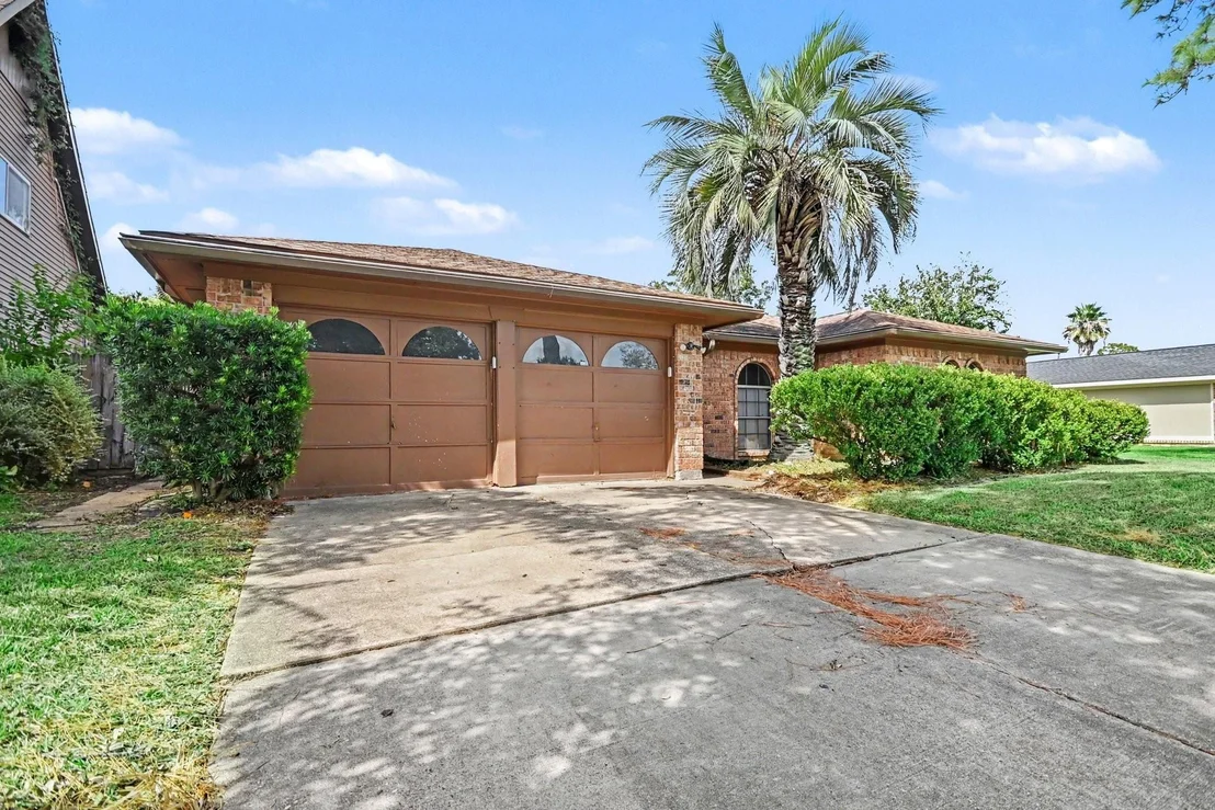 Photo of 807 Voyager Drive